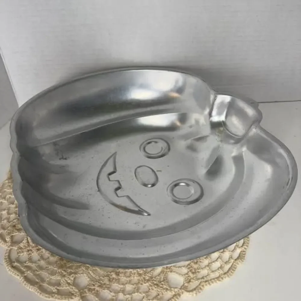 Vintage 1987 Wilton Pumpkin Jack-O-Lantern Cake Pan